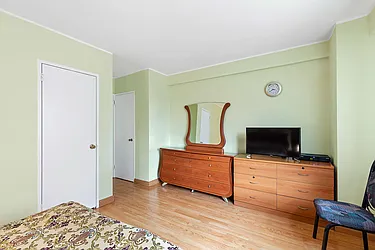 Sold by Thomas Lipovetsky, LREB