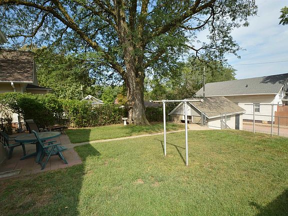 4th image of 3205 Dodge Ave