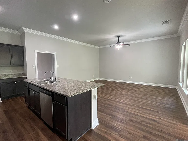 1303 Hickory Creek Dr — Photo 12