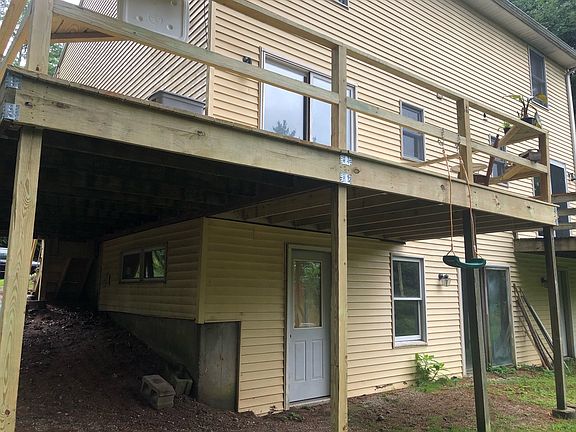 Deck with basement access to laundry (not shared)