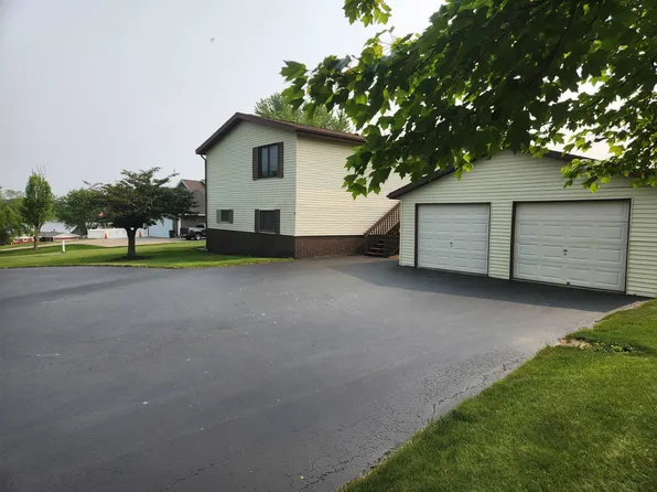 17-65 Lakeview Dr, Lanark, IL 61046