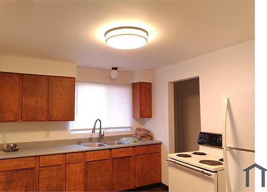 2nd image of 1337 W 23rd St