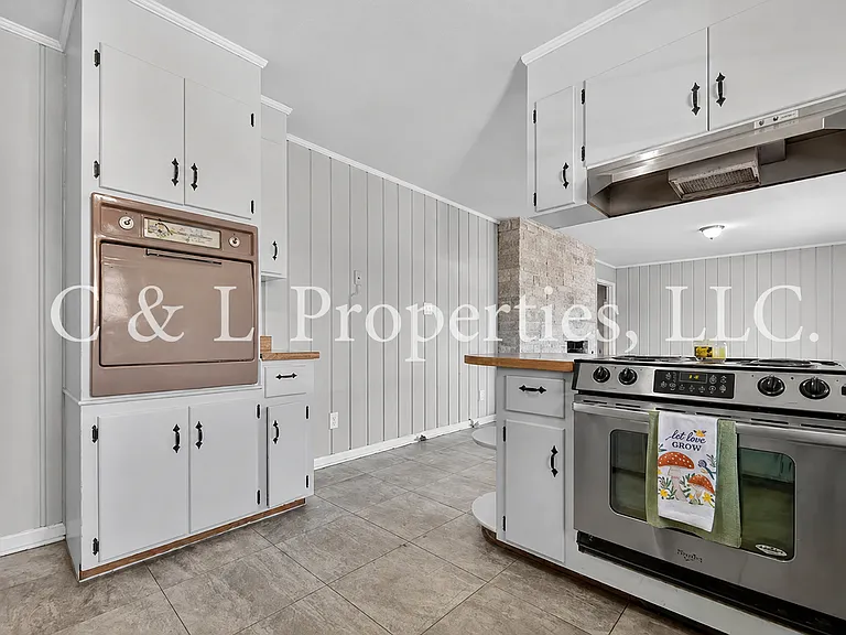 102 Ilene St — Photo 5