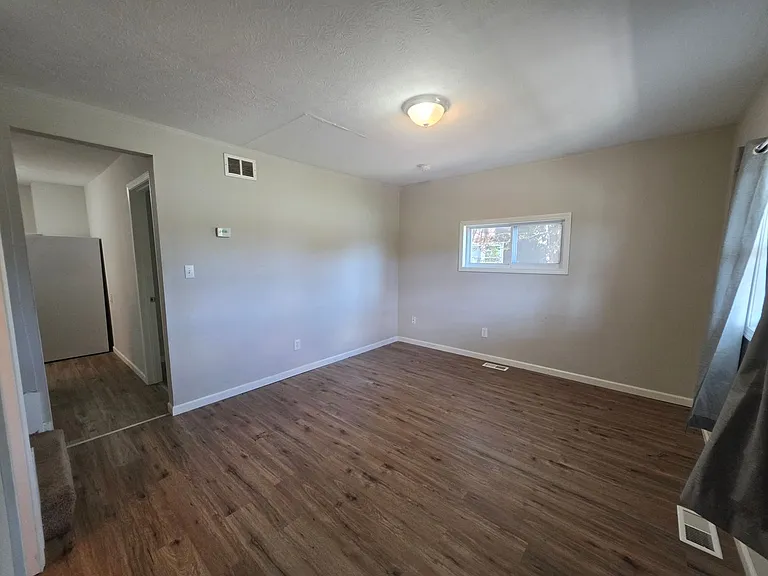 454 Kling St — Photo 4