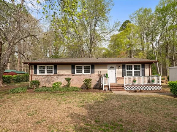 212 Pinehurst Dr, Smithfield, VA 23430