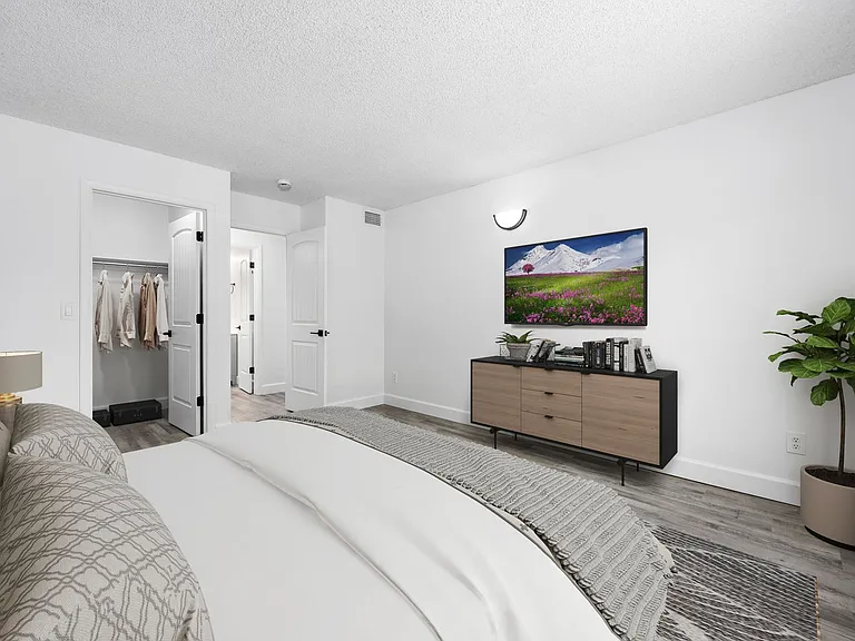 North Star Apartments - Beautiful Remodeled Apartments — Photo 19