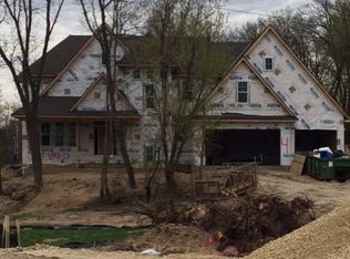 4 Lake Ct, North Oaks, MN 55127