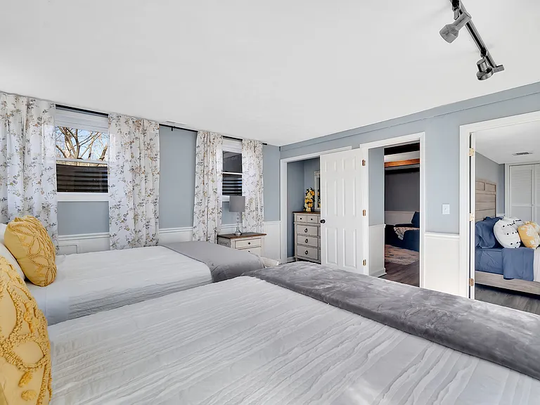 10 High Meadows Dr — Photo 1