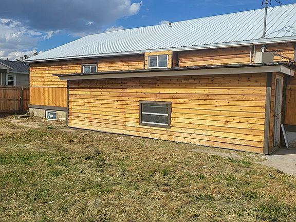 3rd image of 120 3rd St SW