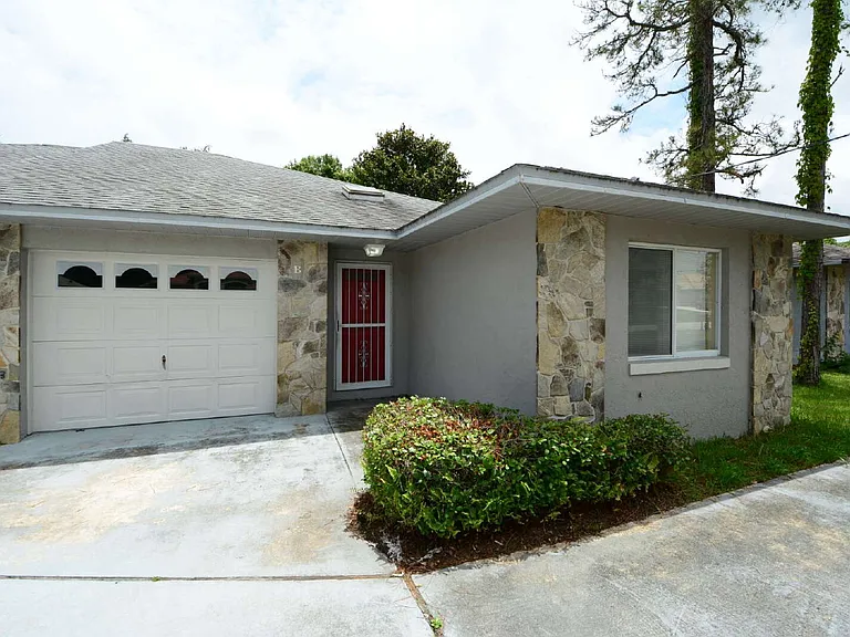 30 Farmsworth Dr #B — Photo 1