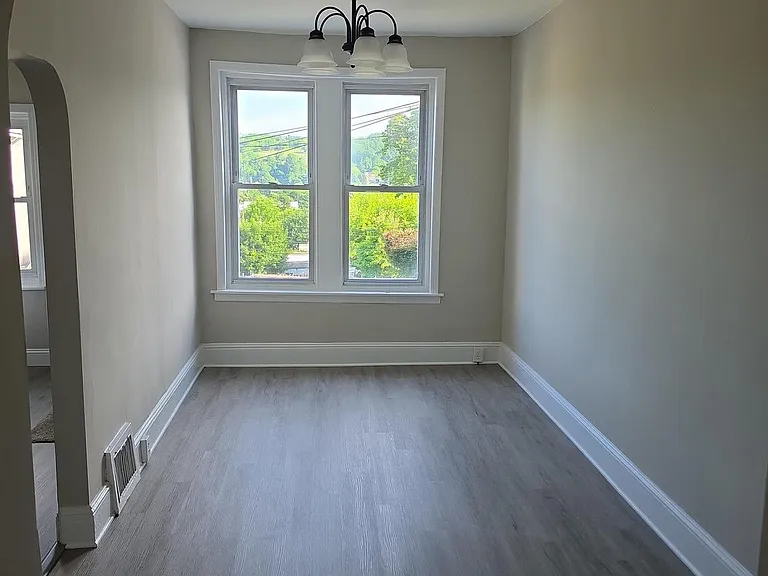 749 Oak St — Photo 4