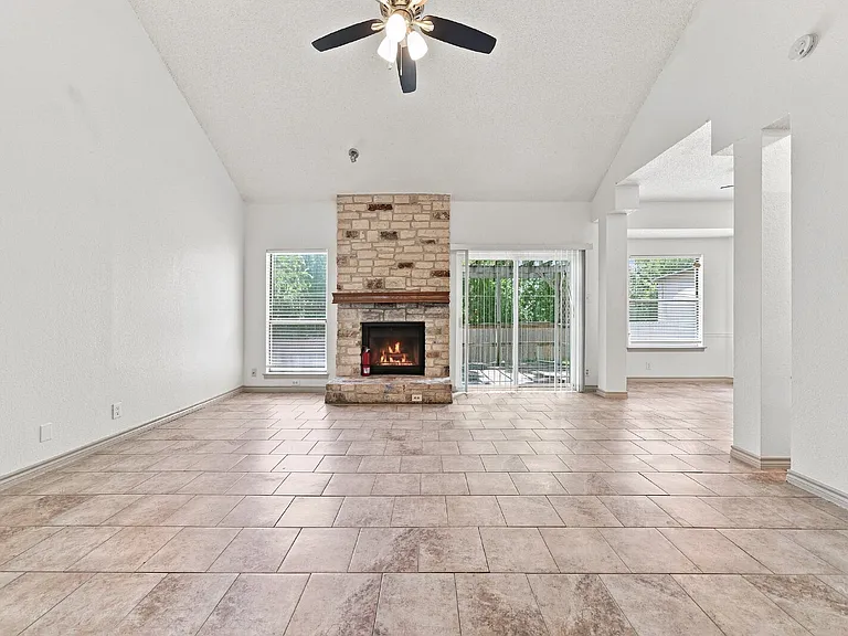 2207 Lancaster Gate Cv — Photo 25