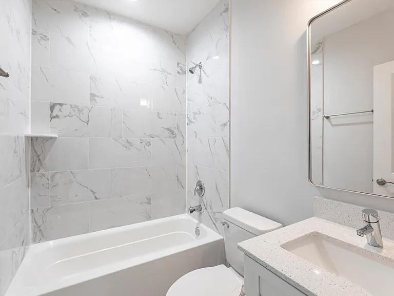 2113 Como St — Photo 18