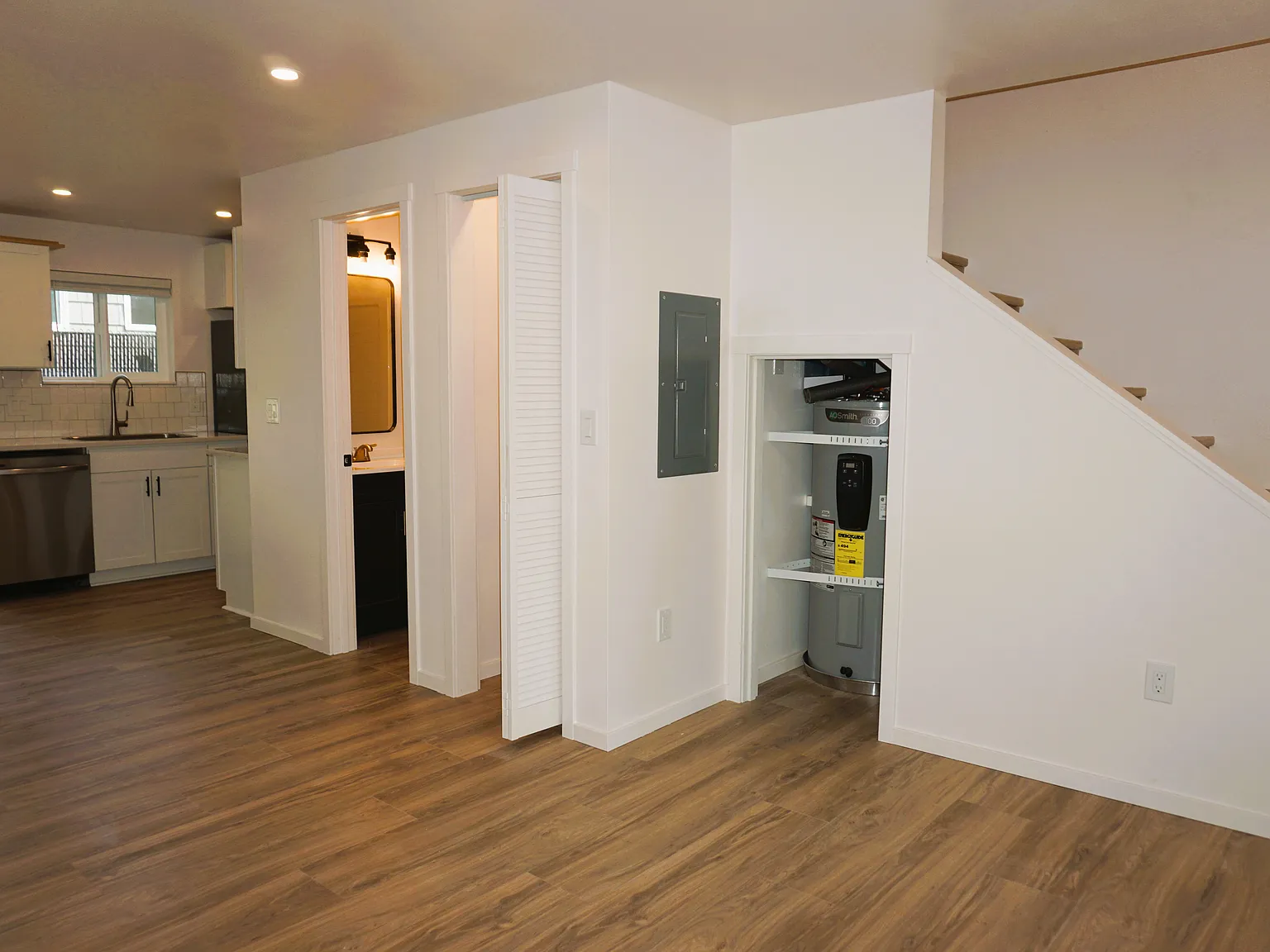 2 bed, 900 sqft, $2,495 — Photo 3