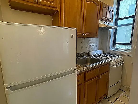 3rd image of 181 Clarkson Ave APT E7