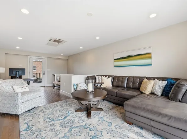 1 Saint Clare Rd APT 16, Medford, MA 02155