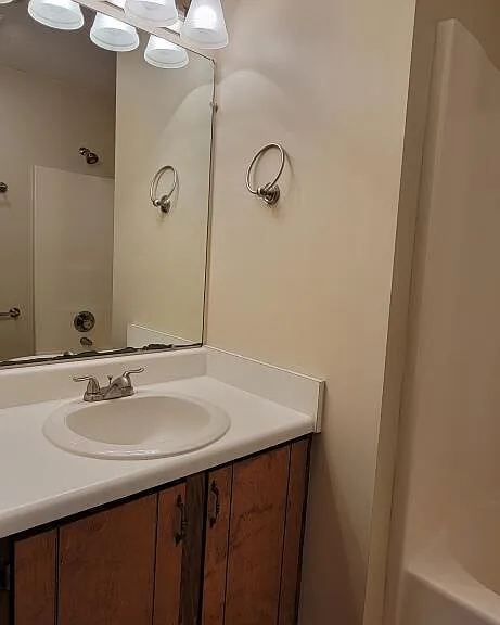 527 Raintree Cir — Photo 13
