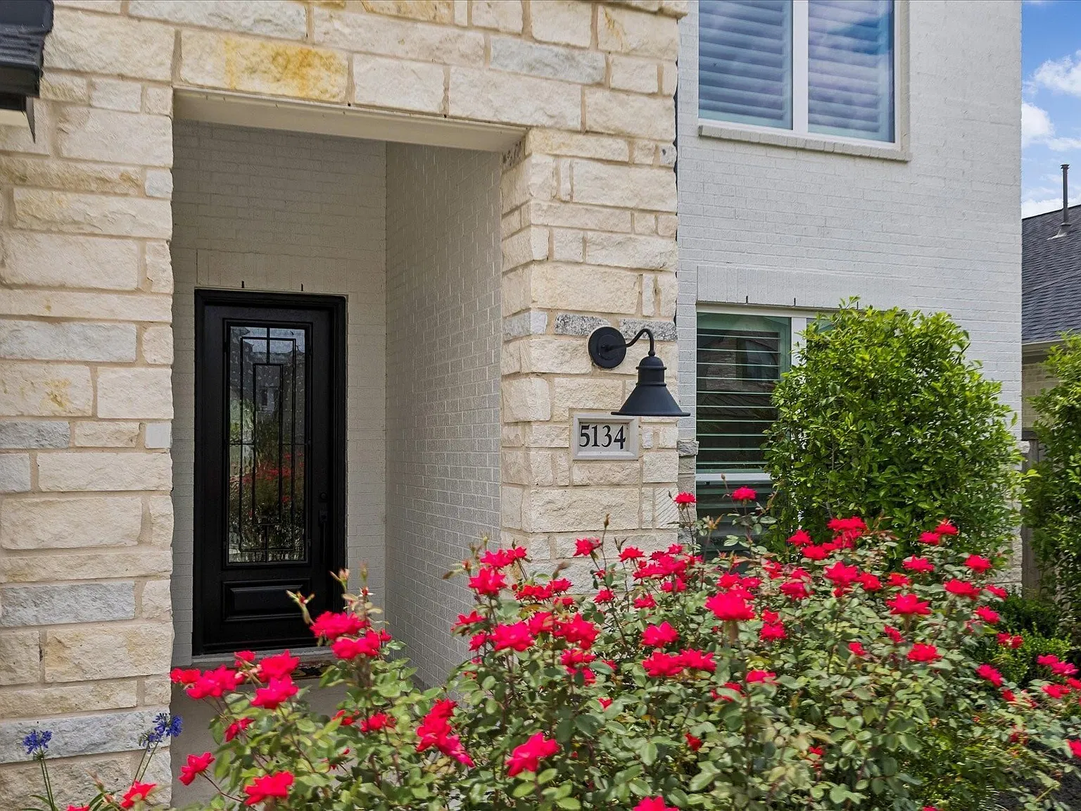 4 bed, 3.5 bath, 3327 sqft, $3,600 — Photo 3