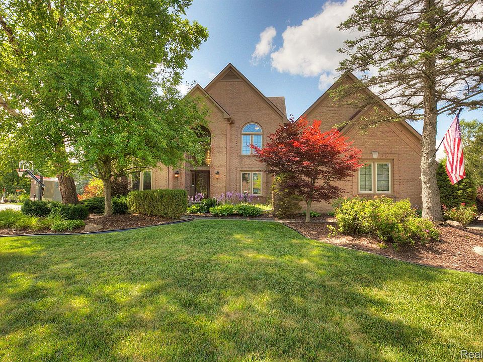 1st image of 48223 Chesterfield Dr S