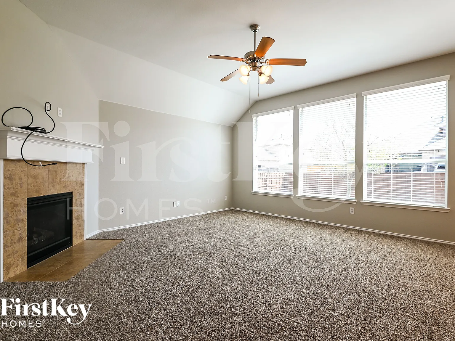 4 bed, 2.5 bath, 2702 sqft, $2,880 — Photo 2