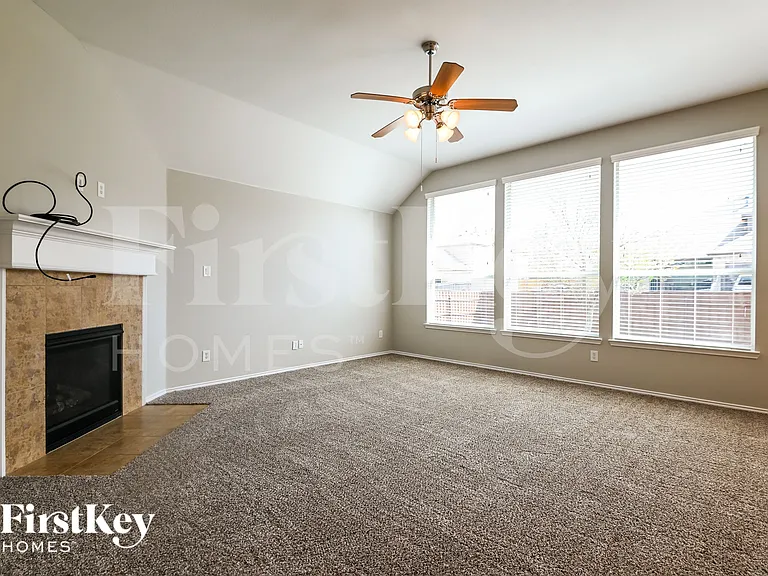 824 Trailwood Dr — Photo 2