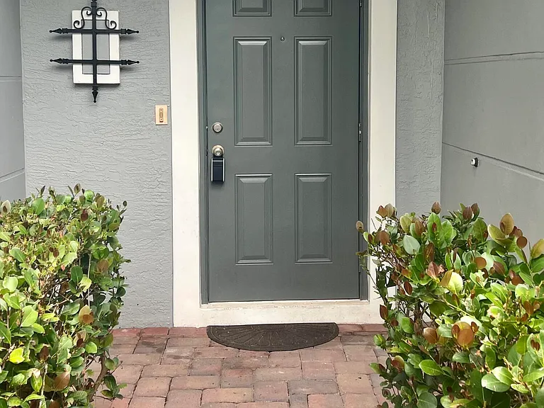 2552 SW Marshfield Ct — Photo 3