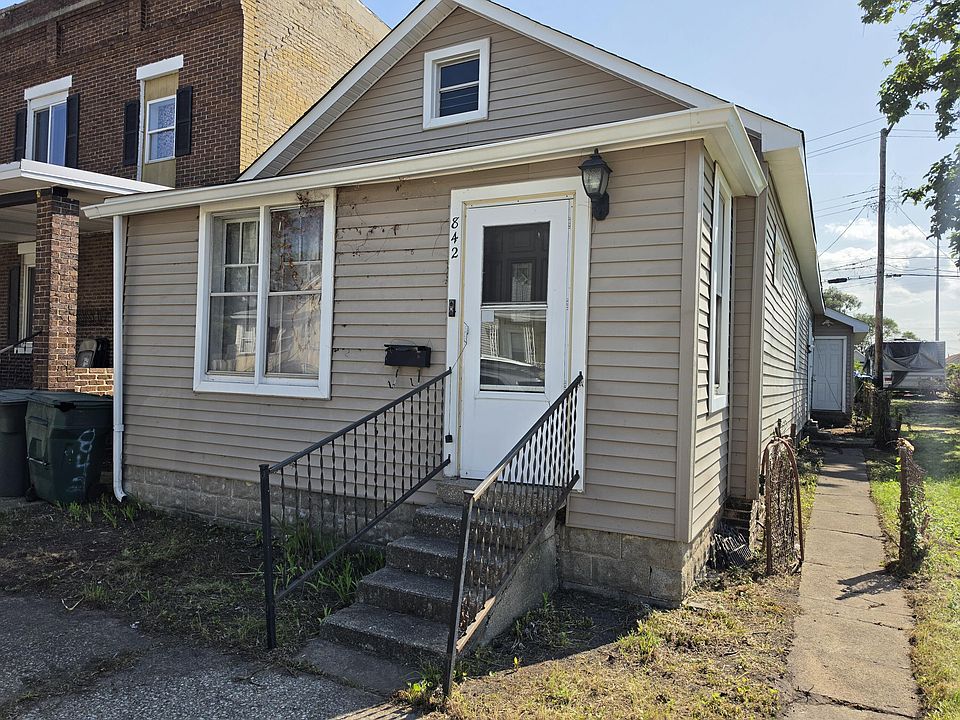 1st image of 842 Indiana St