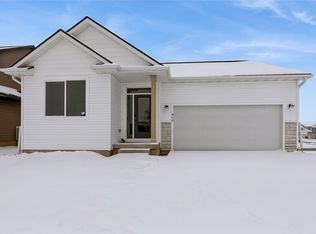 410 NE Country Meadow Dr, Ankeny, IA 50021