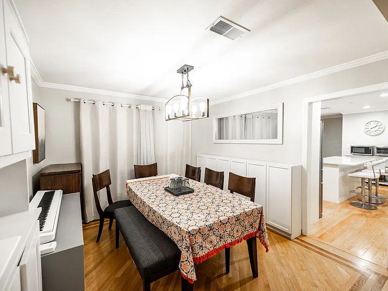 384 Walnut St — Photo 1