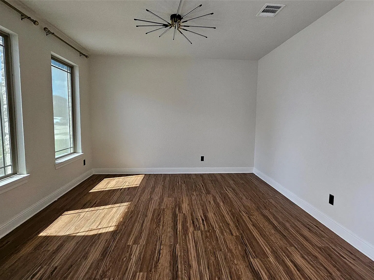 4 bed, 3.5 bath, 2742 sqft, $2,600 — Photo 3