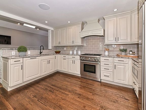 2nd image of 15 N Richards Ave