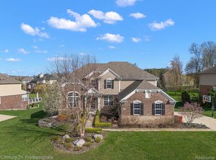 6921 Oakhurst Ridge Rd, Clarkston, MI 48348