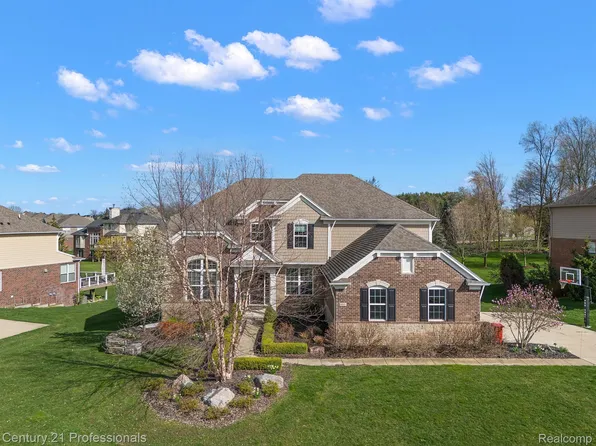 6921 Oakhurst Ridge Rd, Clarkston, MI 48348