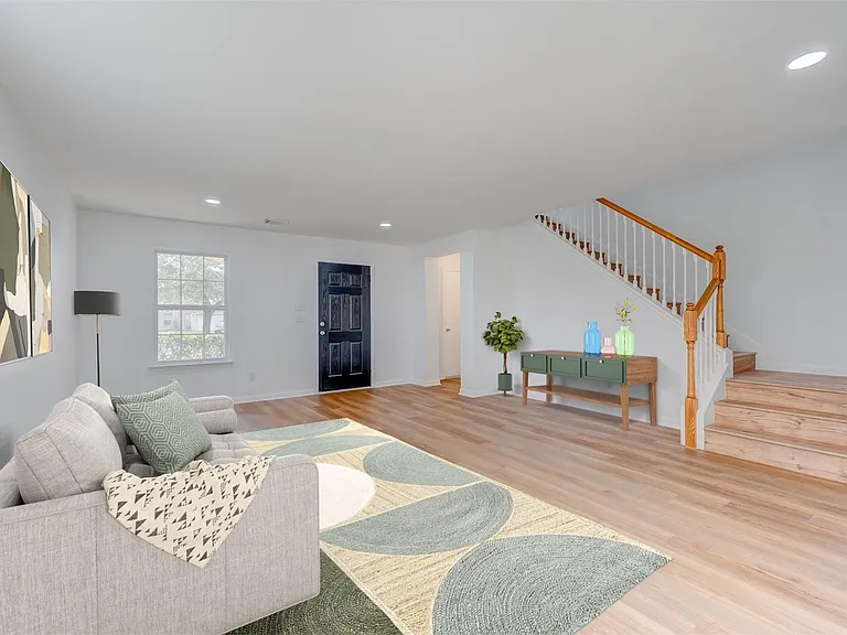 3211 Legends Hill Ct — Photo 4