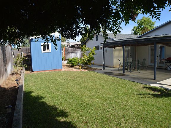 3rd image of 3265 Moccasin Ave