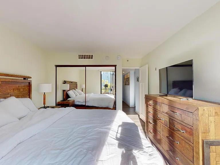 600 W 9th St #914 — Photo 19