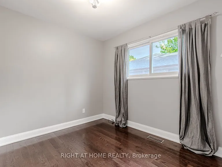 12 Murellen Cres — Photo 24