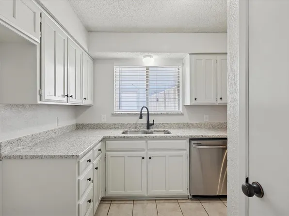 2106 Valleywood Dr, Arlington, TX 76013