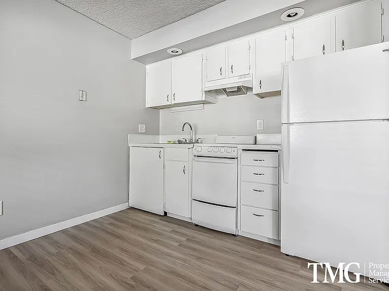T Street Apartments — Photo 15