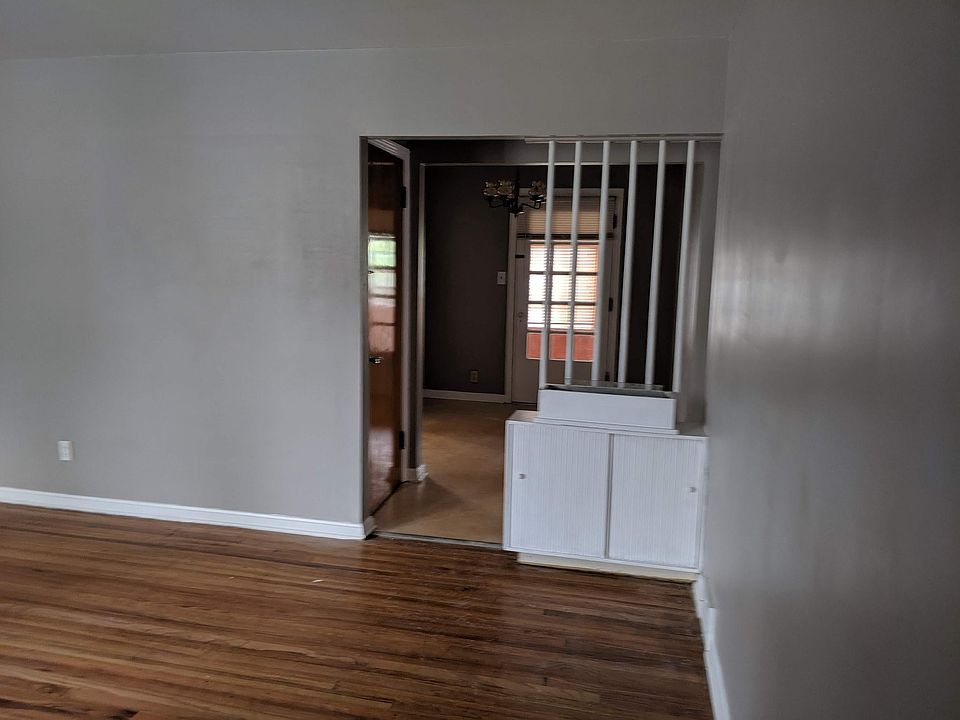2nd image of 1076 S Belvoir Blvd