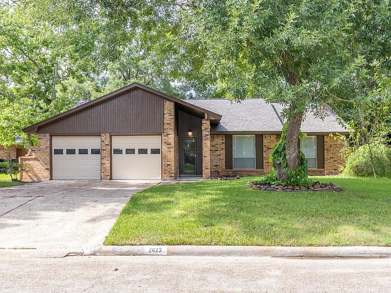 2623 Longleaf Pines Dr — Photo 2