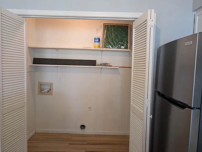 Laundry Closet with hookups