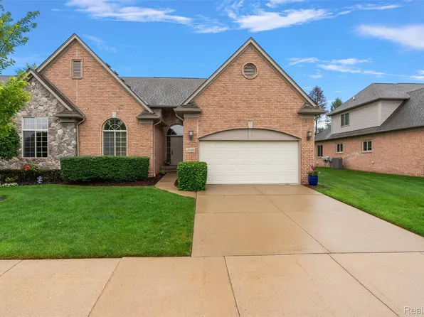 2681 Kentwood Dr #69, Utica, MI 48316