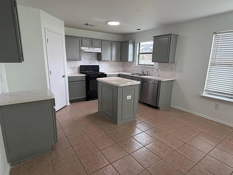 2610 Skyview Shadows Ct — Photo 9