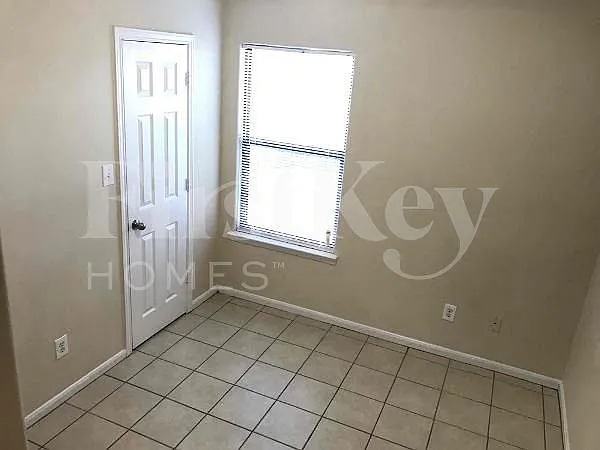 2920 La Estancia Ln — Photo 12