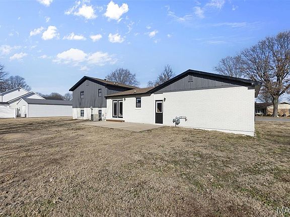 4th image of 470 Saint Paul Dr
