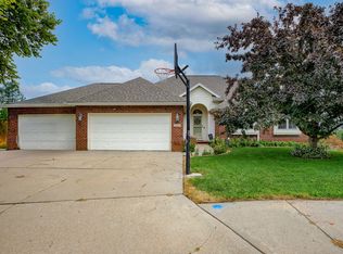 1525 Berwick Cir, Council Bluffs, IA 51503