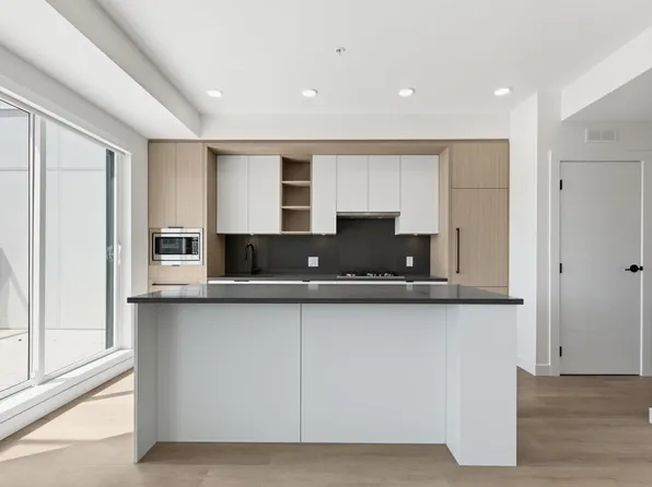 2268 Broadway E #501, Vancouver, BC V6K 0B2
