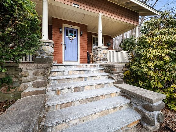 3rd image of 2 Whittier Rd