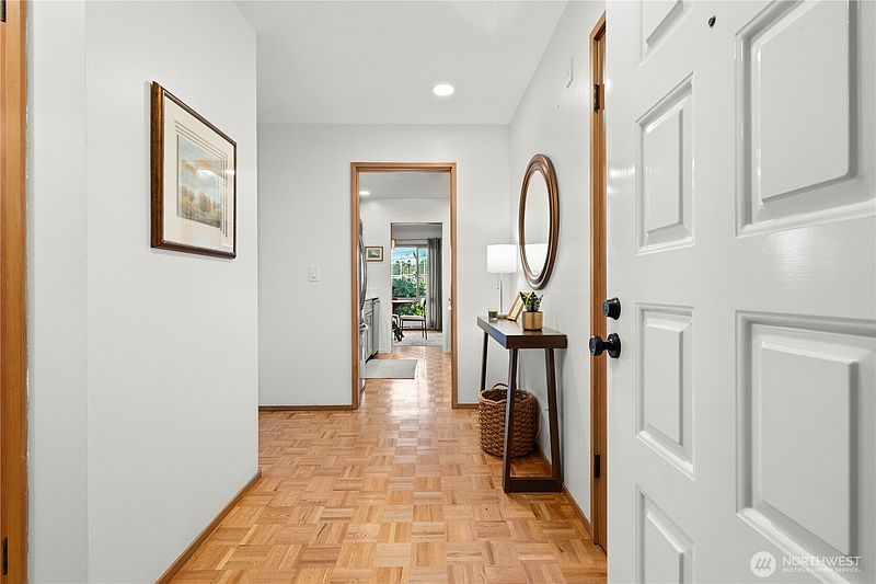 5th image of 2811 14th Avenue W #100